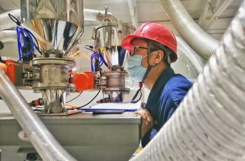 甘肅首條熔噴布生產(chǎn)線產(chǎn)品順利下線，經(jīng)緯編布制造迎來(lái)新篇章